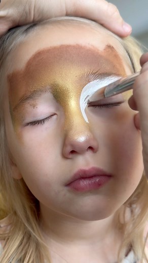 🦌 Adorable Rudolph face painting 🎅 It’s always so fun doing holiday face painting- I love the little red nose on this Rudolph design! 👉👉If you want to create memories with your kiddos by face painting them for special occasions like the holidays comment: “HOLIDAY FUN”#rudolph #rudolf #rudolphtherednosedreindeer #christmas #happyholidays #merrychristmas #facepaint #facepainting #facepainter #facepaintfun #holidayfacepaint | The Painted Turtle Face Painting New