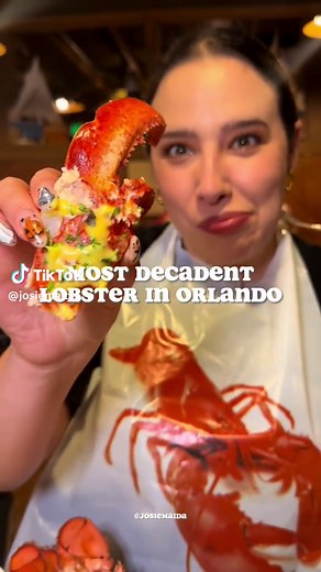 The Nauti Lobstah is NOT to be slept on if you want New England style seafood in the Orlando area! 🦞 #HOSTED Lobster has been one of my favorite foods since I was a little girl - and going to college in New England for sure made that love grow!!! When I heard about the Nauti Lobstah, I added it to my must visit list right away. I was THRILLED when they invited me out to try their menu and it was better than I could have expected - plus the owners and staff are so beyond kind. Go for a decadent