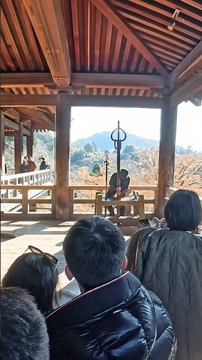 [Kiyomizu-dera Temple] Crowds rush to see the 96kg Benkei cane...
