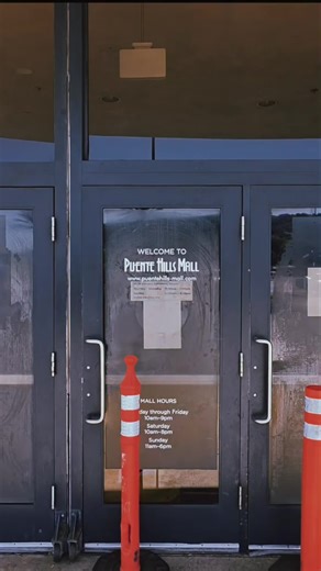 Exploring California's Abandoned Malls with My Lady