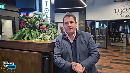 Join Ian Fortune for a look back at some of the big racing highlights of 2025. In this opening part, we look at: - Droopys Patriot's Juvenile Classic win in Tralee - Singalong Dolly's Cesarewitch win in Mullingar - Hopes Teddy's Easter Cup success in Shelbourne Park - Con and Annie Kirby Memorial victory for Faypoint Ranger in Limerick Join us soon for Part 2! #TalkingDogs #GoGreyhoundRacing #ThisRunsDeep | Greyhound Racing Ireland