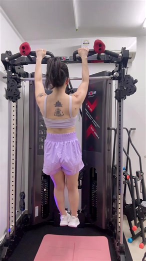 Practicing slow motion pull up🔥still cnt make it 1mins🥵🥵#pullup#strengthtraining