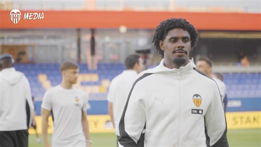 🎥🏟️ This is how the team arrived at the Johan Cruyff Stadium #BarçaValencia | Valencia C.F