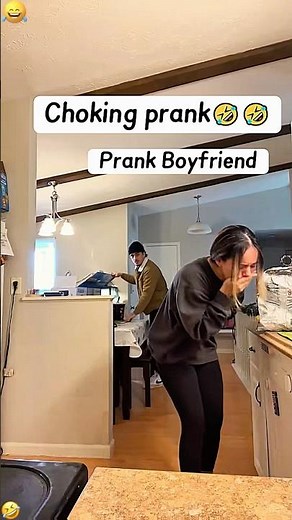 Choking prank 😜😜😂😂#funny #prankideas #funnyprank #scareprank #foryou #funnyvideo