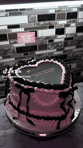 “Out here actin’ foolish like im seventeen” 🎀🖤 17th birthday cakes inspo 🫶🏼 Birthday cake made by @alyssweetsntreats 💞 8” Heart shaped baby pink cake with black accents 🩷 Chocolate cake with oreo and strawberry filling 😋🍓 Looking for a baker for your special event? DM @alyssweetsntreats 🫶🏼 We specialize in custom cakes, dessert tables, catering, and much more 👩🏻‍🍳💗 📍MONTEBELLO, CA TREATMAKER AND BAKER 👩🏻‍🍳🎀 #17thbirthday #jheneaiko #cake #fyp #pinkcake