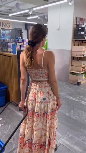 Heute bei Lidl Schweiz eingekauft und den RecyBag mitgenommen – ein Schritt in Richtung echte Kreislaufwirtschaft. @lidlch ist Gründungsmitglied von RecyPac und engagiert sich dafür, dass Plastikverpackungen und Getränkekartons nicht im Müll landen, sondern wiederverwertet werden. Mit dem RecyBag kann ich zu Hause sammeln, was sonst im Abfall gelandet wäre – und es ganz einfach zurück in die Lidl-Filiale bringen. Aktuell gibt’s die Bags in ausgewählten Filialen. Ich finde: ein kleiner Aufwand mi