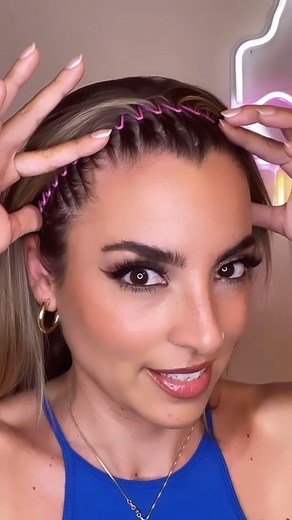 Valentina D on Instagram: "Zig-Zag comb Headband - the scariest hair accessory ever created 😱🤌🏻😄 #hairstyles #hairtutorial #peinadosfaciles #hairvideos"