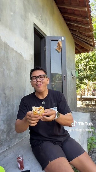 alasan mau support @oboy Gebotken karena aku yakin, ketika bang oboy berhasil keluar dari obess, dia akan menginspirasi LWEBIH BANYAK ORANG bahwa dengan berat badan 200kgan, BISA KOK untuk berubah, jangan lupa makan hambar-hambar tinggal tambahin @less kalori