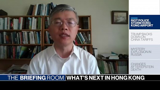 Pro-democracy protesters fight back against Chinese government