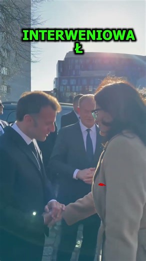 What a bummer! Aleksandra Dulkiewicz almost ripped off the French president's hand. #gdansk #poli...
