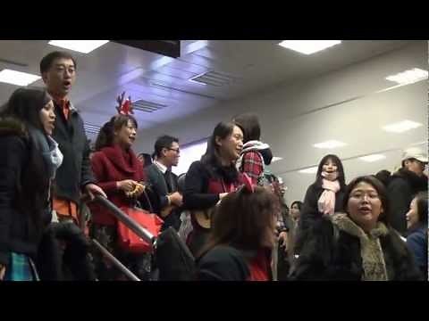 Flash mob Hallelujah 快閃吧哈雷路亞@Taipei City Hall Station 台北捷運市府站 2012.12.23