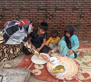 4.2K views · 192 reactions | A Lovely Day with Spring Rain and Local Food Rural lifestyle | Grandma Cooking | Facebook