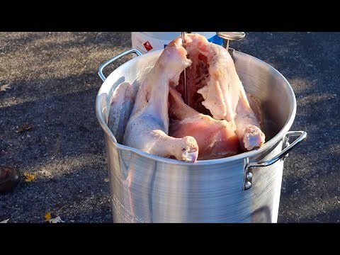 How To DEEP FRY A Turkey!! (Preparation & Deep Frying)