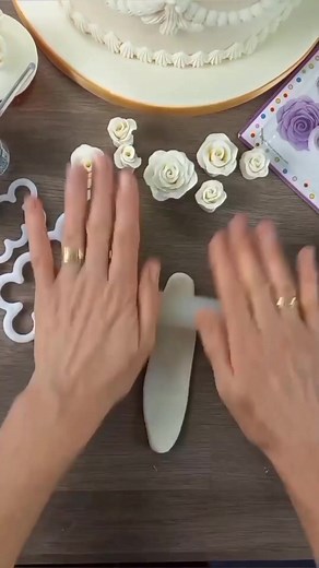 How to use the FMM Easiest Rose Ever cutter! ⬇️🌹 1. Roll out the paste to 1-2mm, cut out the petals. 2. Place on foam pad and use a rolling pin to thin the edges - this makes a more delicate rose. 3. Brush edible glue along the petals and fold in half lengthways. 4. Turn over, brush over with glue start to roll up. Roll rightly at the start to create the centre of the rose. 5. Stand the rose on a flat surface and continue to roll. Shape and fan out the petals as you go for a more realistic rose