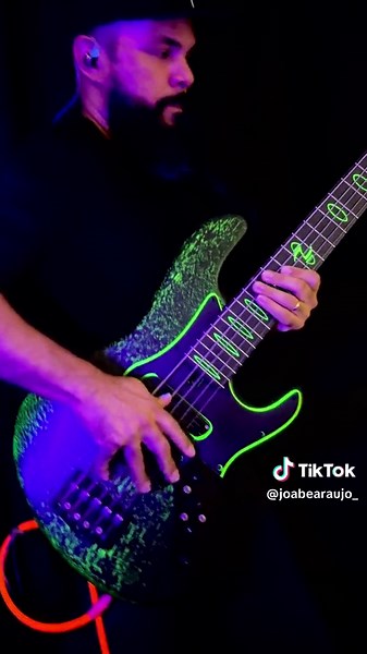 Give Me Some Skin - James Brown #bassguitar #jamesbrown #bassplayer