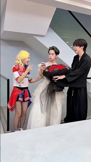 Cell phone addict causing embarrassment 😍🥰😘 (Don't imitate the story's dramatization.)