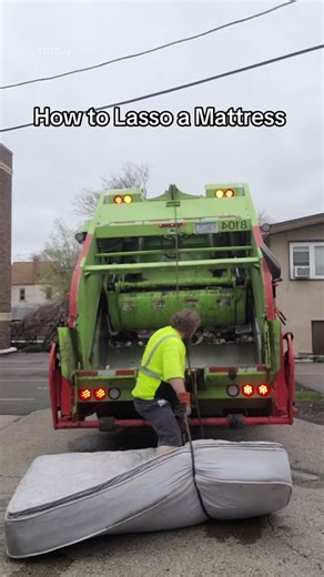 Managing Difficult Household Waste with a Rear Loader Garbage Truck