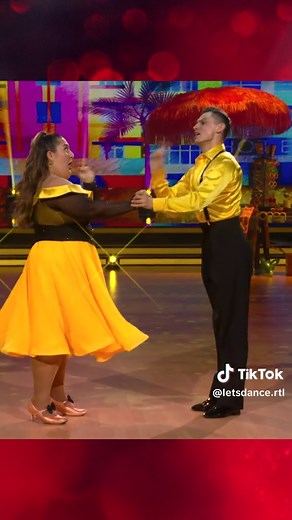 Sandra & Zsolt erobern die Tanzfläche mit Quickstep