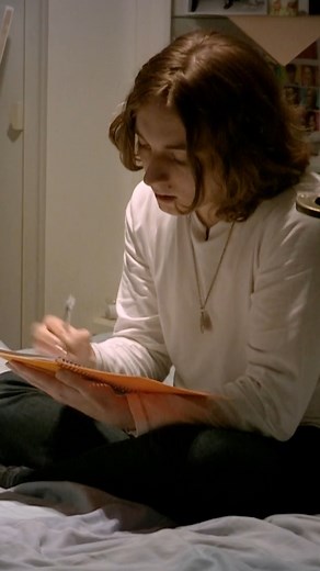 Natalie is trans, but her mother still believes this is a 'phase'. This is going o be a long journey for both and will certainly strengthen their bond. For the full story check out 'Coming Out Diaries' on our Real Families YouTube channel. Link in bio. #realfamilies #trans #lgbt #comingoutdiaries #comingout #family #transrights | Real Families