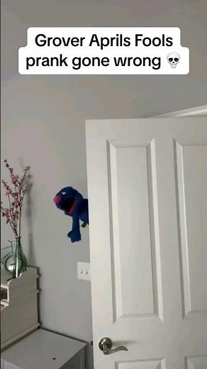 Elmo just use the bathroom on Grover#grover #elmo #AprilFools