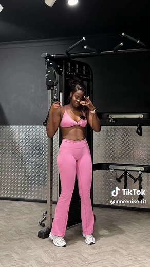 Standing Cable Crunches Form: How to Do Cable Crunches