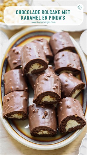 Chocolade rolcake met karamel en pinda’s
