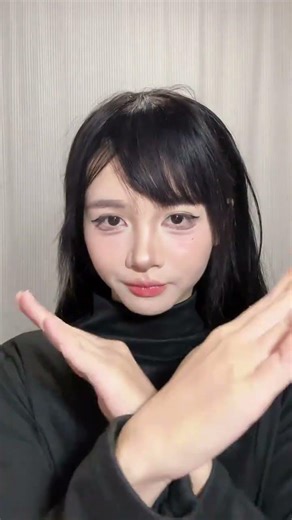 Master the Droopy Eye Look: Get Inspired by This Blogger's Makeup Magic