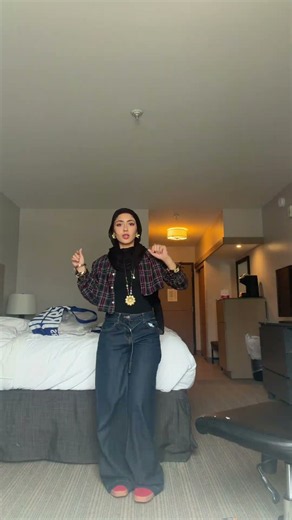 LOL you can spot the scoliosis with my jacket WKWJAHAH #ootd #outfit #fashion #style #foryou