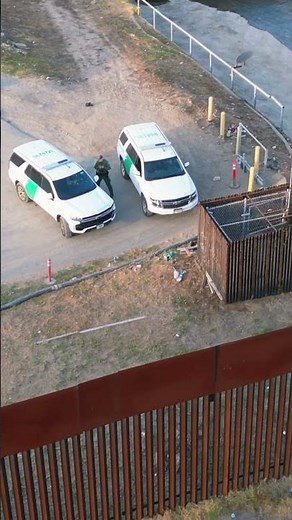 LA MIGRA SE DA CUENTA QUE LOS GRABARON CON UN DRONE EN EL MURO FRONTERIZO~ALGO RANDOM