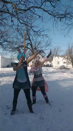 [FNaF Cosplay] Fate (Toy Bonnie and Mangle) Snow