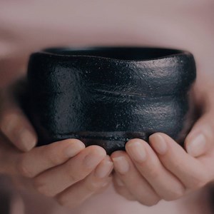 This is a story of the senses. White Lucent Brightening Gel Cream is encased in a Japanese tea bowl-inspired pot, that's gently curved at the top to mimic the ever-swaying surface of water. This zen moment is yours to hold - pamper your senses with self-love and bright skin this Valentine's Day. #DefendandRegenerate | SHISEIDO