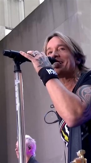 885K views · 8.3K reactions | Reports suggest Keith has already rented his own home in Nashville and is not pursuing reconciliation | FTD News | Facebook