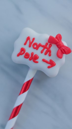 3.8K views · 43 reactions | #TipTuesday ❤️ When I want to practice a design or idea with my @daisymakes_innovations poppers I color the edges of the popper with an edible ink marker and stamp onto a paper towel.. then make my design so I can check spacing ❤️ | Sprinkles & Sparkles BB | Facebook