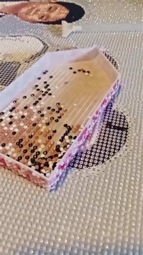 Glitter DIY Craft Painting Tray Embroidery Large Capacity Beads Sorting Storage Tray with T Shape Pop-up Plug Plastic Drill Storage Container for Nail Art