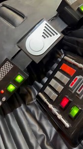 全部同一電源で一括管理。MP3プレイヤー搭載型。次は背面の空冷ファンと、頭部からのマイク入力を受けるボイスチェンジャー。MP3とマイク音源をミキシングするシステムを付けます。スピーカー何処にしようかな。