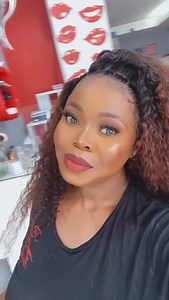 Perfectly curled and unapologetically bold… ✌️ Curly hair...