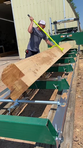 Making lumber #wood #woodworking #woodwork #tools #woodshop #lumber #sawdust #sawmill #timber