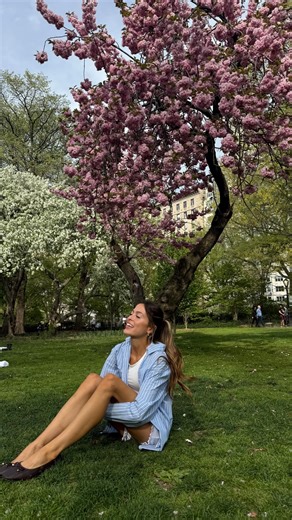 Ana Gabriela Wolfermann on Instagram: "also the butterfly effect is crazy bc what if I’d stayed sad instead of touching grass ✨☺️"