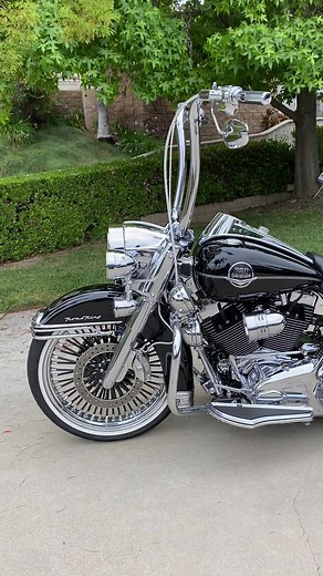 Chicano Style Harley Road King | Fishtail Motorcycle