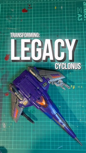 Transforming: #transformers Legacy Generations Selects Cyclonus (toy deco) & Targetmaster Nightstick