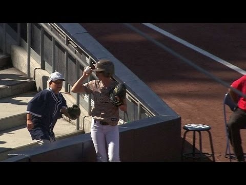 PHI@SD: Ballgirl leaps for a terrific catch on foul