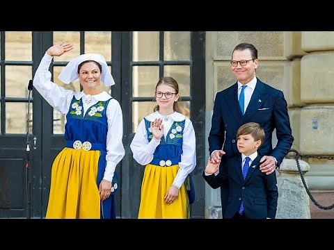 Princess Estelle and Prince Oscar open the Royal Palace doors