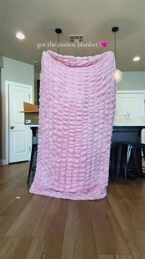 Experience Ultimate Comfort with Comfrt Blankets