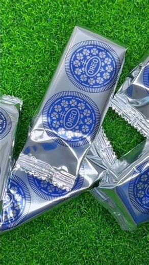 Ultra Crunchy Oreo ASMR Unboxing 🍪 | Satisfying Cookie Sounds