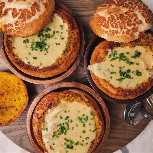 Inspiration for this creamy, potatoey Seafood Chowder 🦐 in SkinnyAmerica is from the Wharf in San Fransisco. Thick, hearty, delicious and FULL of seafood 🥰 We also have a chicken and corn variation for those that don't love seafood! shop.skinnymixers.com #seafoodchowder #Chowderlove #foodie #cookingathome #seafooddelight #thermomix | Nikalene Riddle