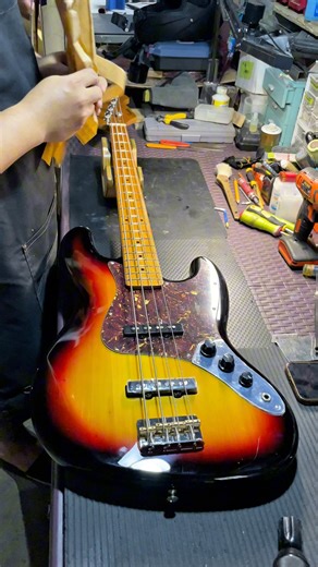 Paano nga ba natin i set up ang ating Ligaya Bistro Jazz bass? 🧐 #Ligayaguitars | Ligaya Guitars