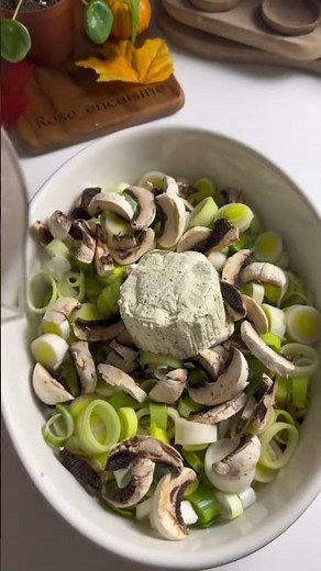 Viral Baked Boursin Orzo One Pan Mushroom and Leek orzo #easyrecipes #recipe