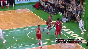 #HouseNBA Una delle partite più incredibili dell'anno. I Boston Celtics battono gli Houston Rockets 99-98 rimontando 26 punti svantaggio all'inizio del terzo periodo (64-38). Riviviamo gli ultimi minuti con il canestro decisivo di Al Horford ed i due falli in attacco di James Harden su Marcus Smart: grande dose di furbizia (anche se il primo puzza di flopping) da parte del 36 in maglia Celtics. Credits: NBA | House of Basket