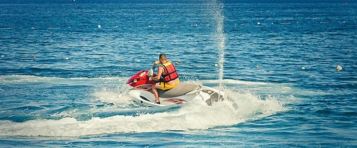 Why Do Jet Skis Shoot Water Up? Rooster Tail Explained [Video] - jetdrift.com