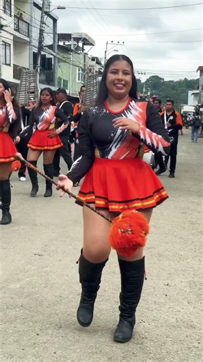 KARLITA LO DIO TODO 💚🎥 #desfile #dance #bastoneras